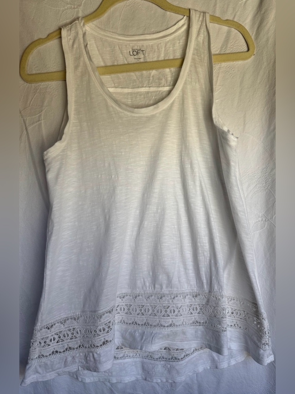 Ann Taylor LOFT White Sleeveless Tank with Crochet Hem Small